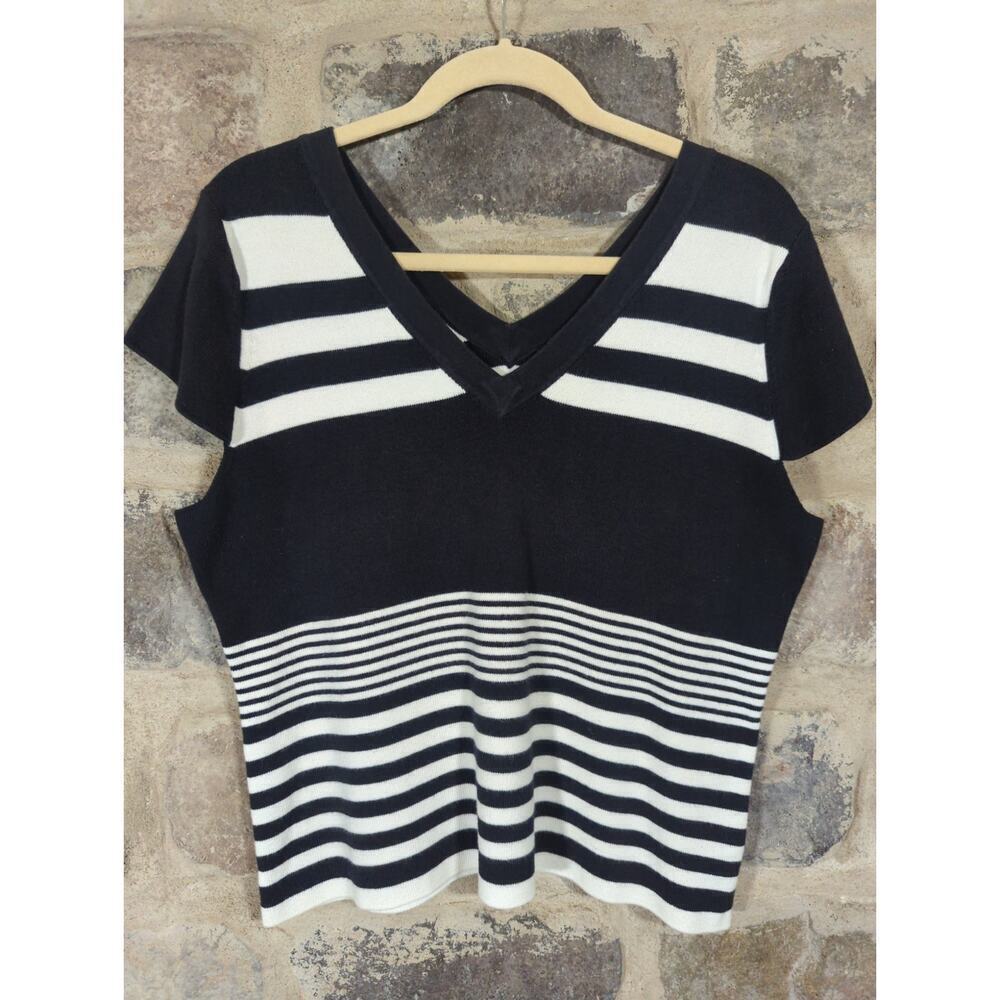 Carolyn Taylor Top Woman's Large V-Neck Cap Sleeve‎ Black White Striped